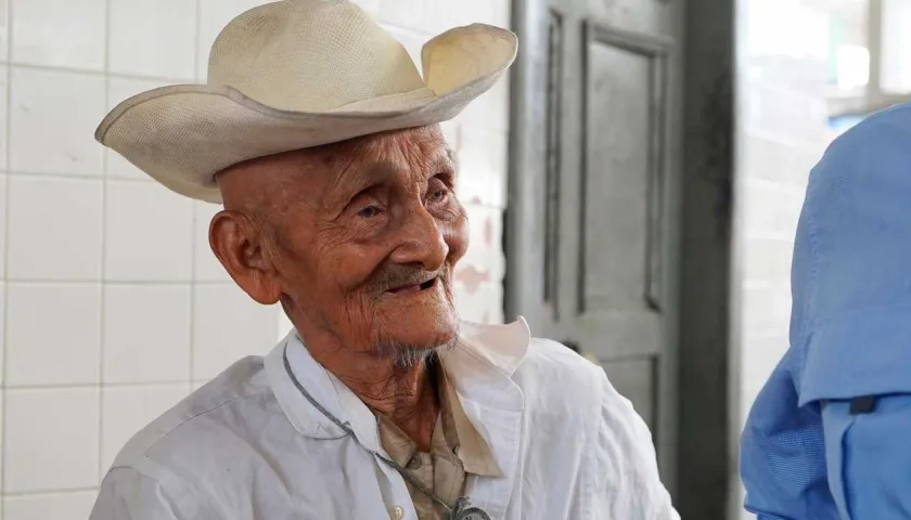 Beneficiario del programa del adulto mayor. 