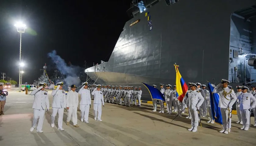 El Presidente Gustavo Petro entregó a la Armada Nacional la patrullera oceánica ARC ‘24 de Julio’, de fabricación colombiana.​