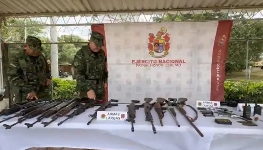 Armas incautadas durante el operativo.