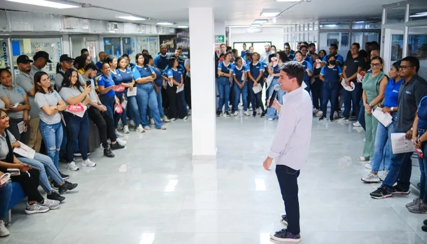 Camilo Torres en reunión con el empresariado.