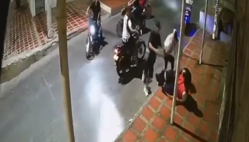 Momento del violento atraco.