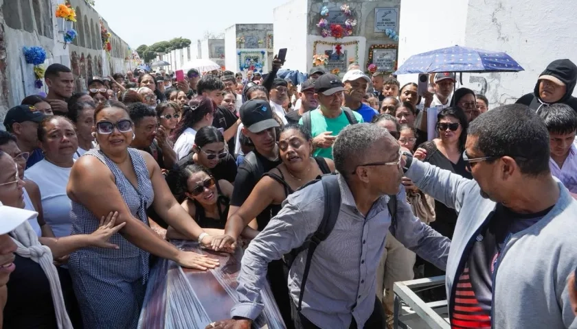 Honras fúnebres de Sheridan Sofía, de 14 años, y Keyla Nicolle, de 17.