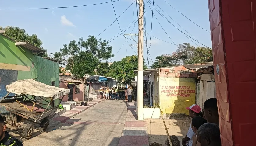 La Policía acordonó el sector donde se presentó el crimen, en El Bosque. 