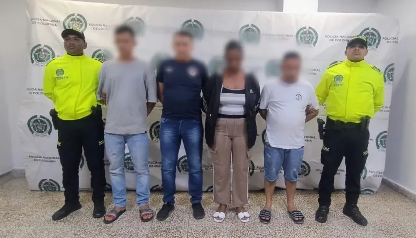 Cuatro de los cinco capturados por parte de la Dijin de la Policía.  