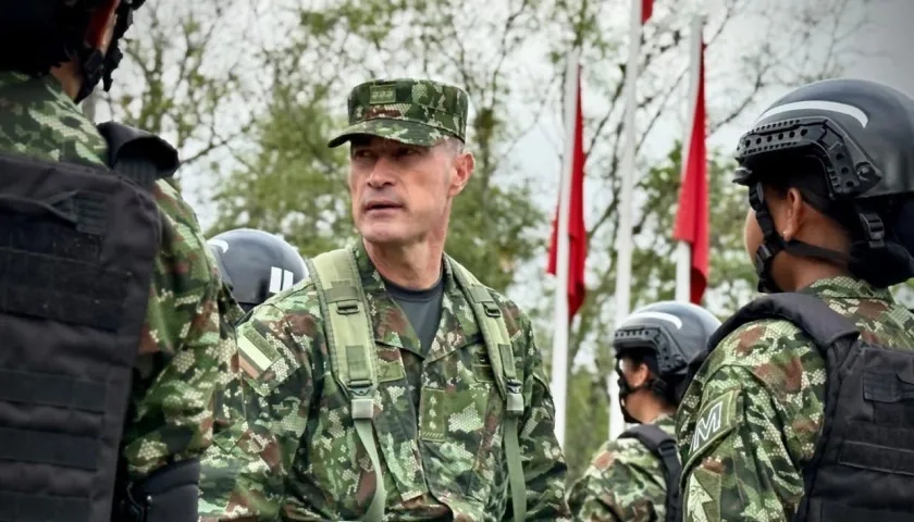 El general Royer Gómez, comandante del Ejército.