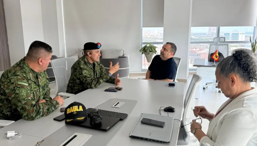 Reunión con el Comandante del Gaula Militar y funcionarios del Distrito. 