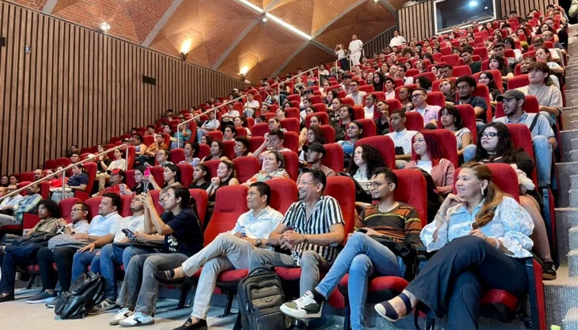 Los estudiantes que inician clases.