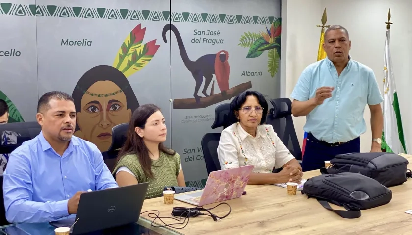 El agente interventor Lain Eduardo López Martínez (derecha).