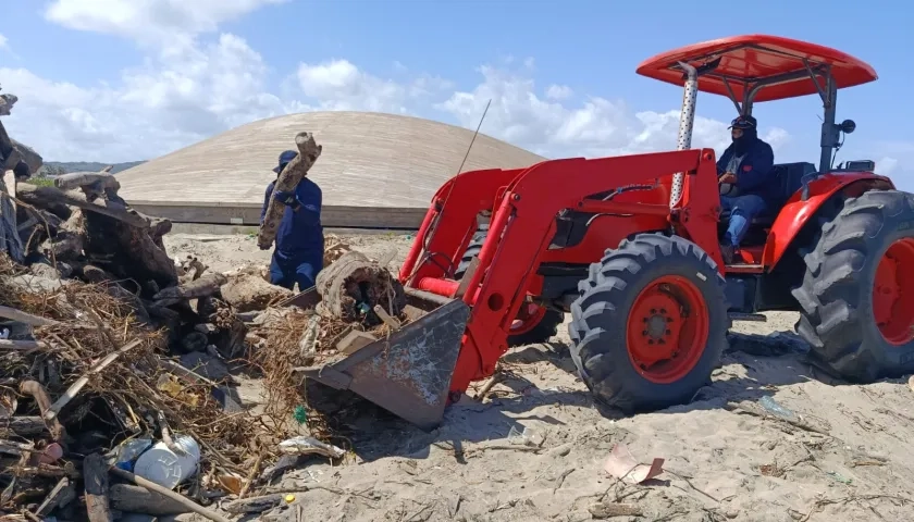 Limpieza en Salinas del Rey