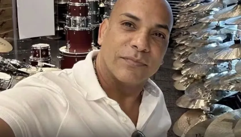 El timbalero Luder Quiñones Echeverri.