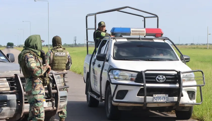 Policías bolivianos custodiando al narco uruguayo.