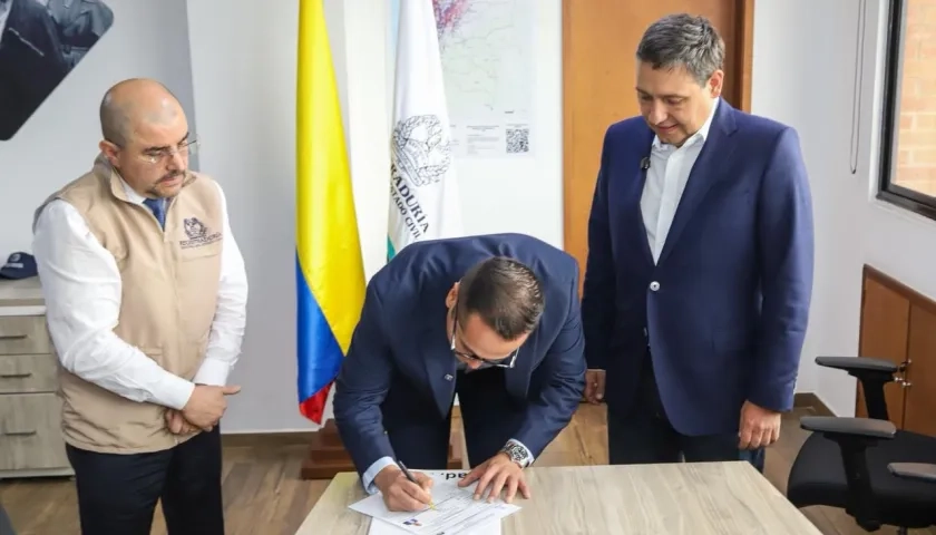 Mauricio Lizcano cambiando su fórmula vicepresidencial