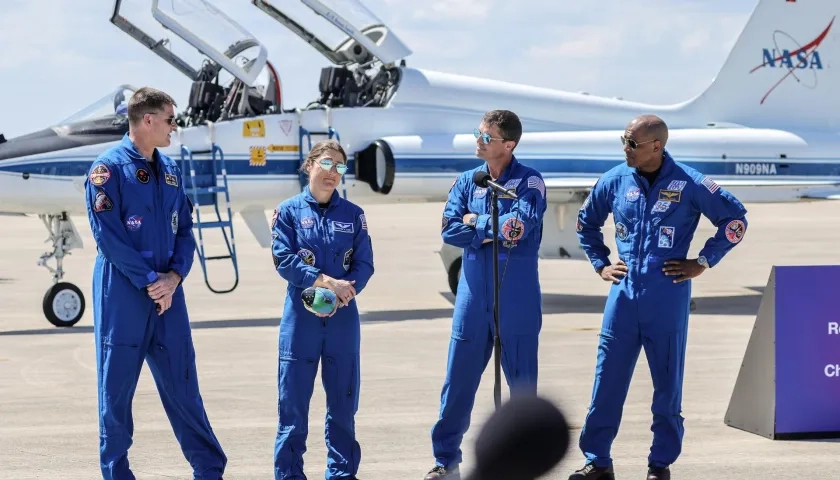 La tripulación de Artemis II (de izquierda a derecha): el especialista de misión Jeremy Hansen de la CSA (Agencia Espacial Canadiense), la especialista de misión Christina Koch, el comandante Reid Wiseman y el piloto Victor Glover.