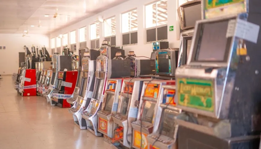 Máquinas tragamonedas incautadas. 
