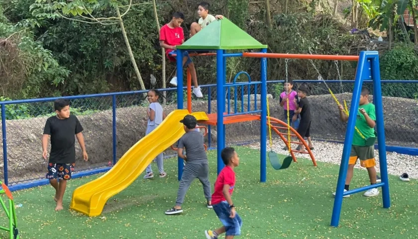 Los niños ya disfrutan del parque.