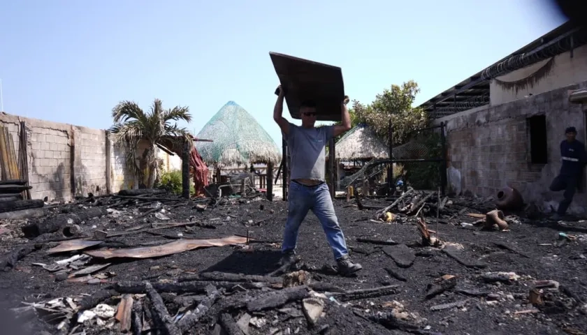 En cenizas quedó el restaurante El Carmen. 