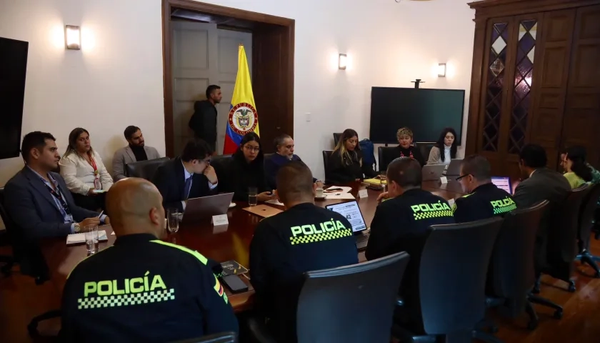 Reunión de seguridad para protección a candidatos