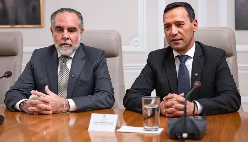 Armando Benedetti y Pedro Sánchez, ministros del Interior y Defensa, respectivamente. 