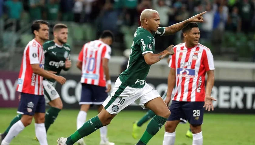 Deyverson, de Palmeiras, celebra su gol contra Junior, en la Copa Libertadores de 2019.