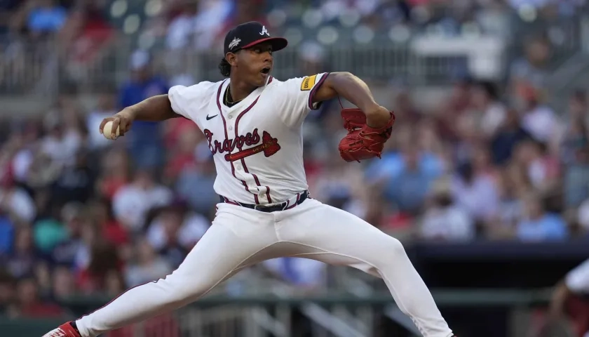 Didier Fuentes, lanzador colombiano de los Bravos de Atlanta.