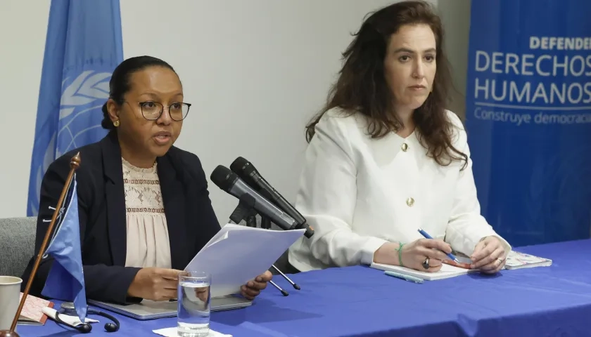 La presidenta del Grupo de trabajo sobre la utilización de mercenarios, Michelle Small (i), y la integrante del grupo Joana de Deus Pereira.