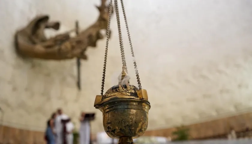 El humo representa la gracia divina. 