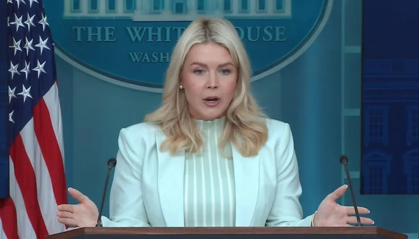 Portavoz de la Casa Blanca,  Karoline Leavitt.