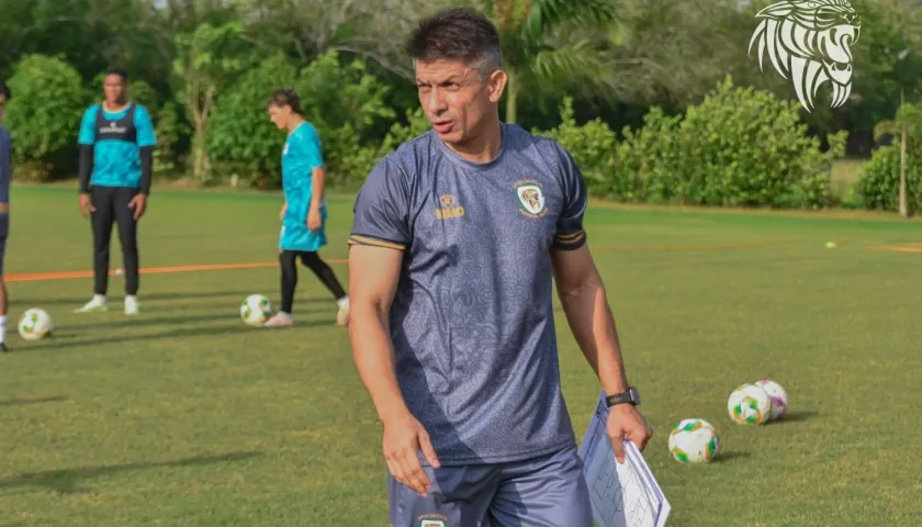 Gustavo Florentín solo dirigió seis partidos en Jaguares. 