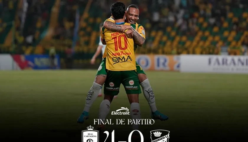 Jarlan Barrera celebra su gol con Fredy Montero.