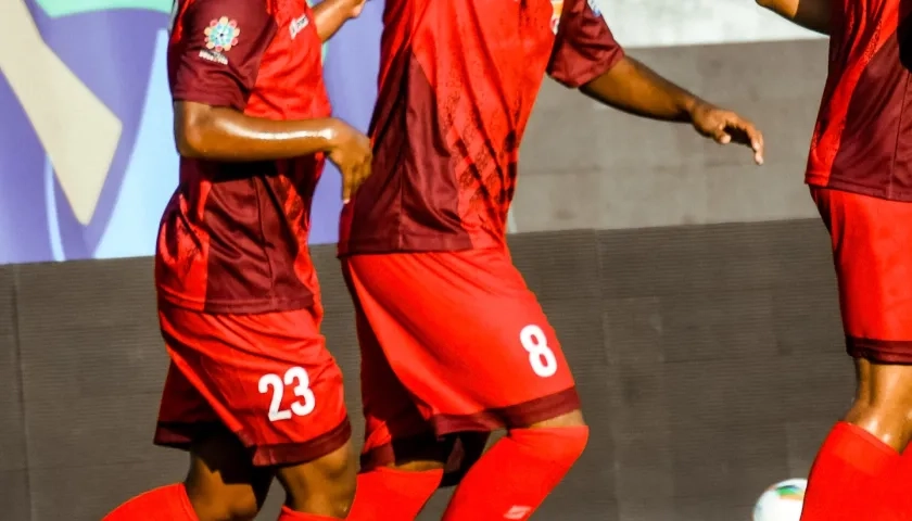 Mohamed Bolívar celebra con el puño arriba tras marcar el primer gol del Barranquilla FC.