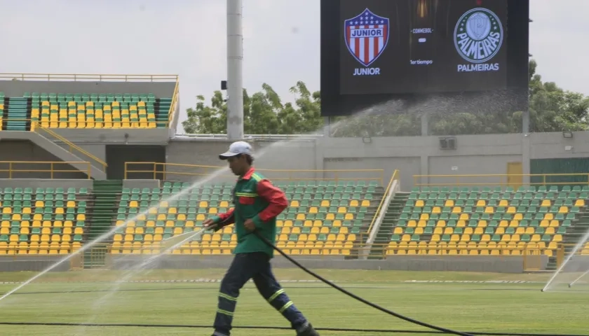 El estadio Jaime Morón de Cartagena luciendo su nueva pantalla.
