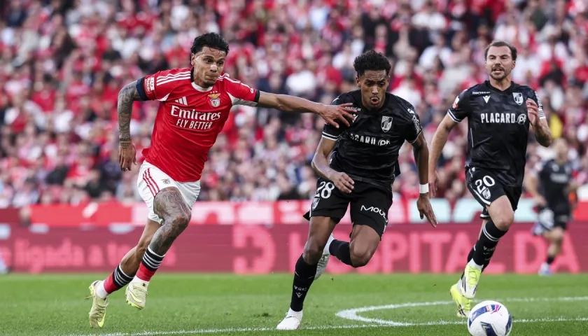 Richard Ríos intenta superar la marca de Thiago Balieiro.