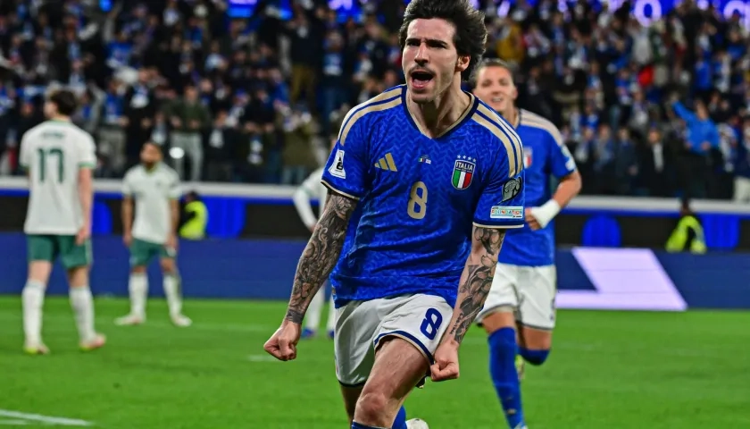 Sandro Tonali celebra tras marcar el primer gol de Italia. 
