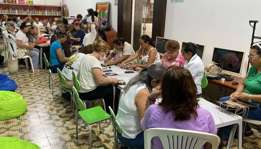 En el taller la creatividad se une para transformar. 