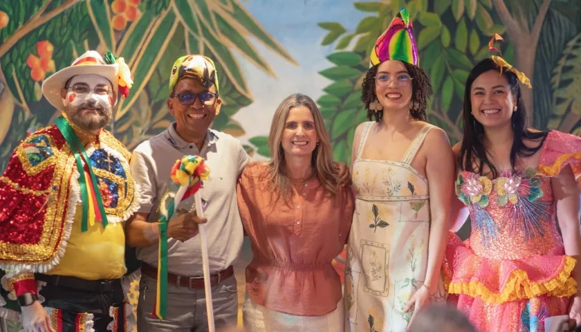 Directivos en el Carnaval de las Artes. 