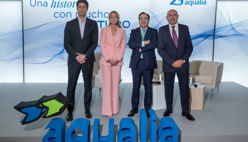 Directivos de Aqualia. 