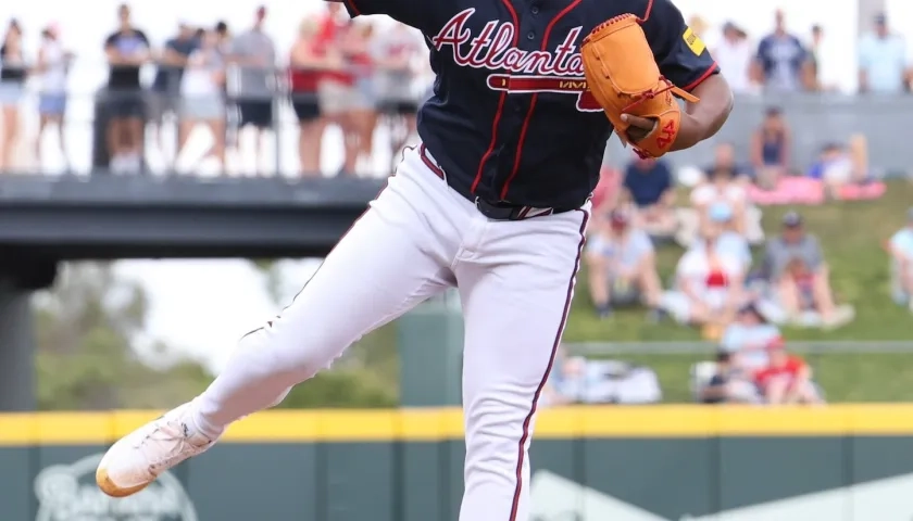 Didier Fuentes, lanzador colombiano de los Bravos de Atlanta. 