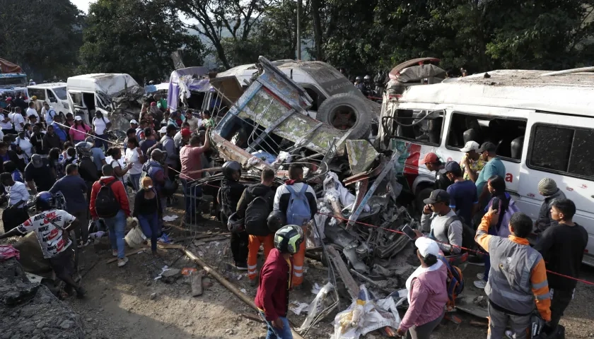 Zona del lugar del atentado el pasado sábado en la Vía Panamericana, en Cajibío. 