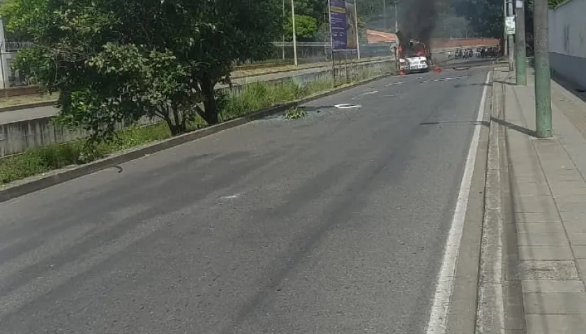 Vehículo que explotó en cercanías al Batallón Pichincha.