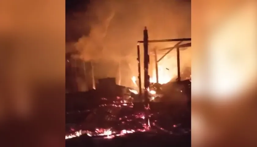 Viviendas en llamas en el Catatumbo.