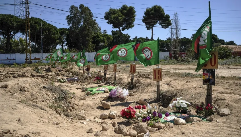 Cementerio temporal en la ciudad de Tiro, sur de Líbano. 