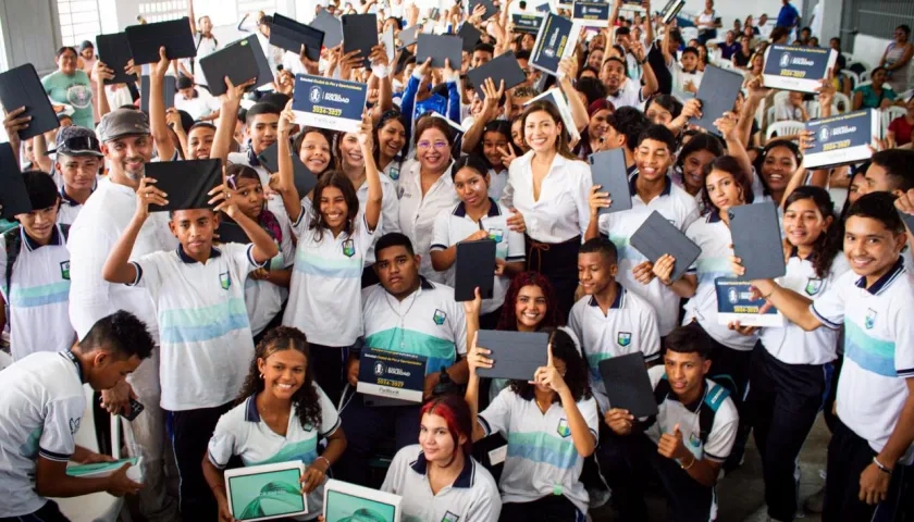 Entregas de tablets en el colegio Nobel Juan Manuel Santos. 