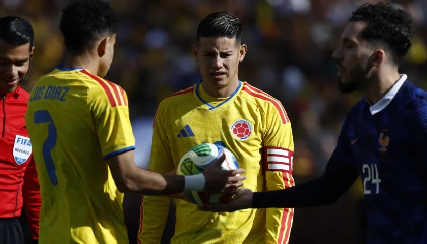 Luis Díaz y James Rodríguez en el partido ante Francia.