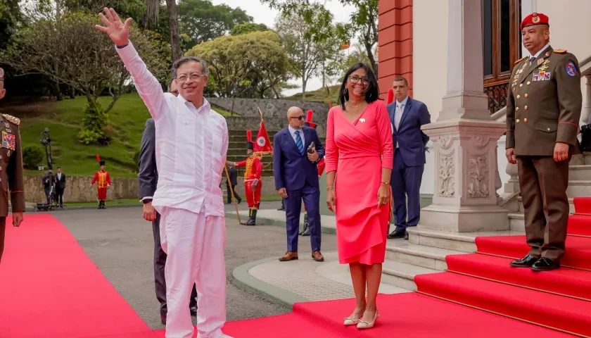 El Presidente Gustavo Petro en el encuentro con Delcy Rodríguez, mandataria encargada de Venezuela.