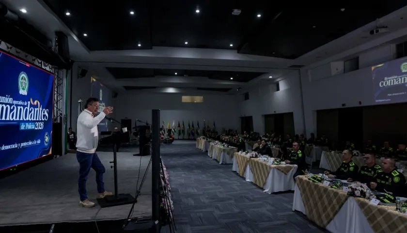 El Presidente Petro en la última reunión pública con los comandantes de la Policía.