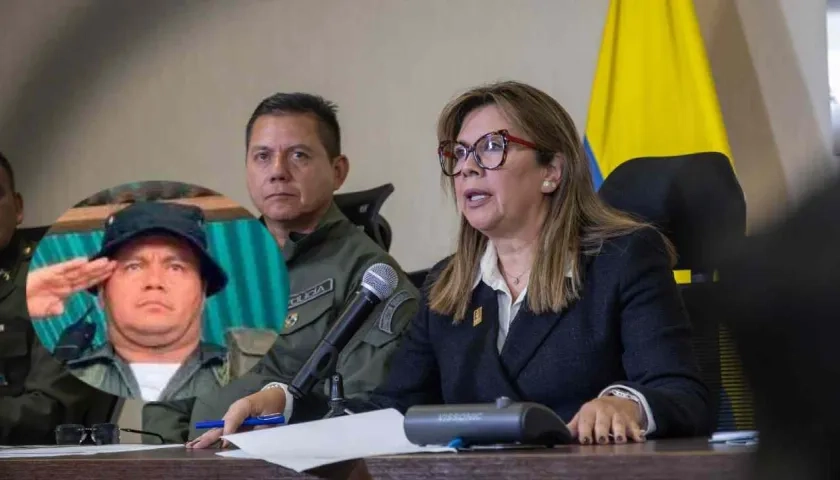 Alias 'Calarcá' y la Fiscal Luz Adriana Camargo.