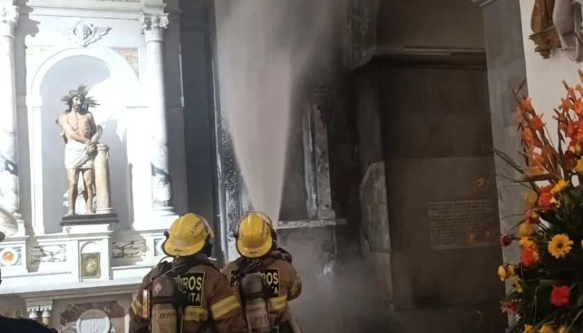 Incendio en Catedral de Santa Marta