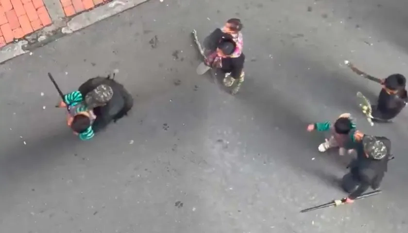 Las imágenes que muestra a los niños como escudos.