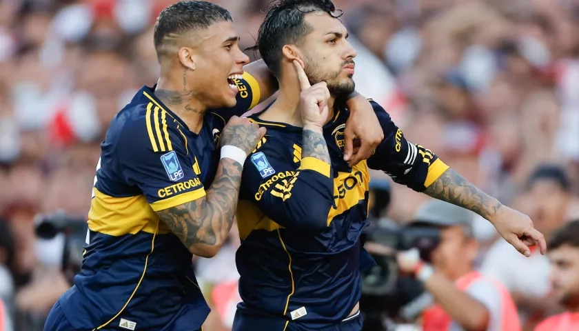 Leandro Paredes celebrando el único gol del partido.