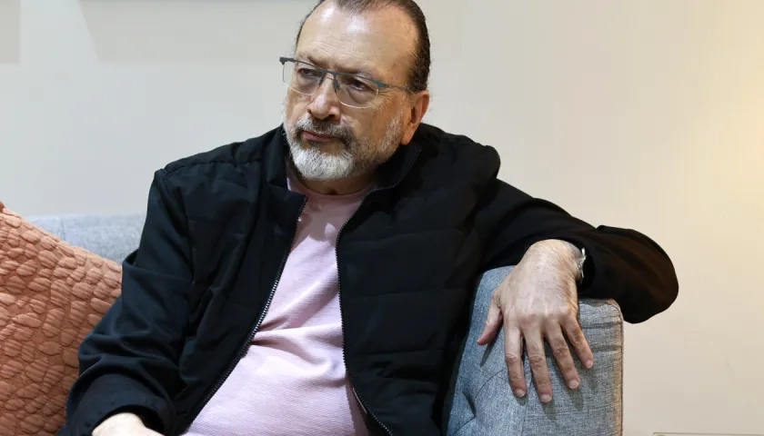 El laureado poeta y ensayista colombiano William Ospina.